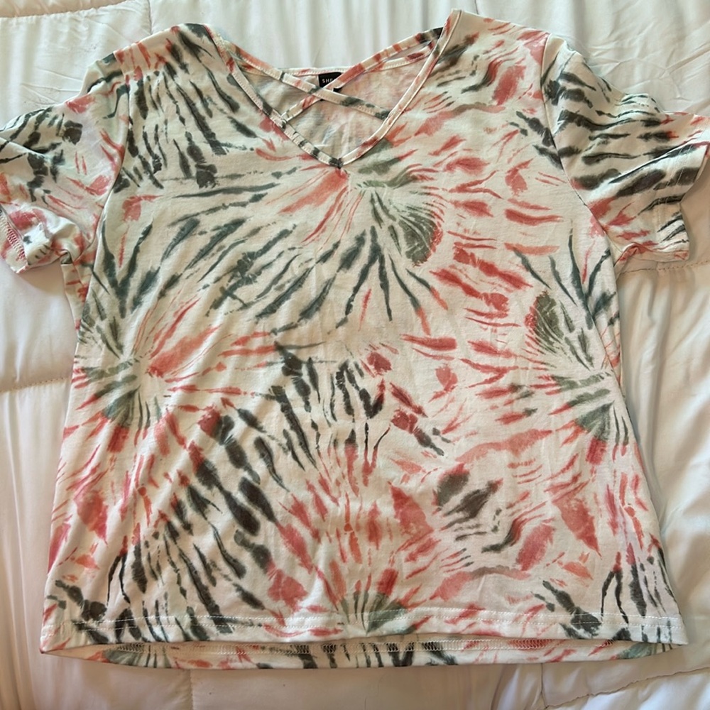 SHEIN t-shirt size medium hardly worn